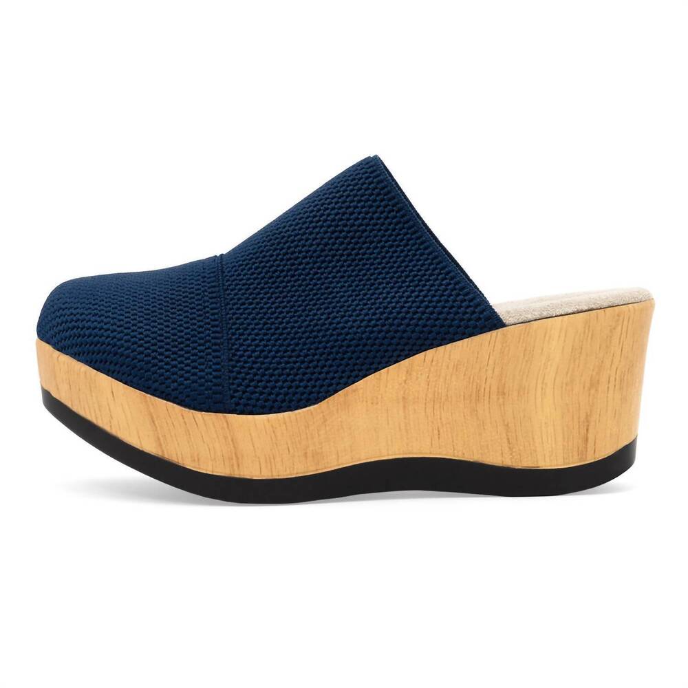 NEW CHARLESTON SHOE CO. women's frannie slip on clog in navy